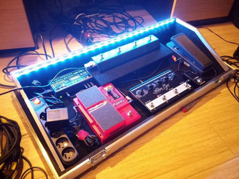 Pedalboard hybrydowy